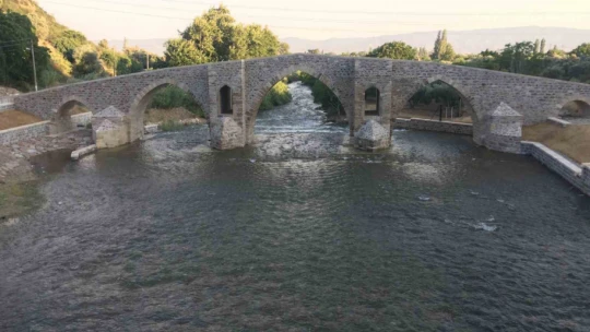 Restorasyonu tamamlanan tarihi köprü suya kavuştu