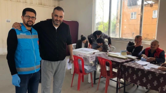 Sağlık personelleri, hasta vatandaşların oy kullanmaları için seferber oldu