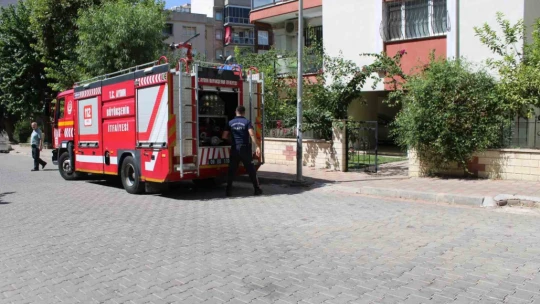 Şalterleri kapattı, yangının önüne geçti
