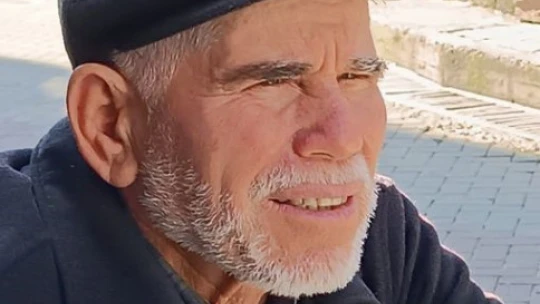 Saman balyalarının altında kalan yaşlı adam hayatını kaybetti