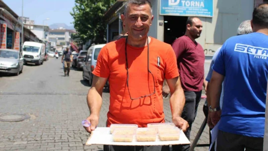 Sanayi esnafı aşure geleneğini devam ettirdi