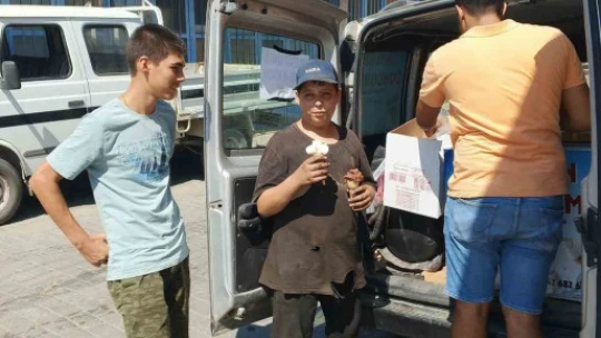 Sanayi esnafını serinleten ikram
