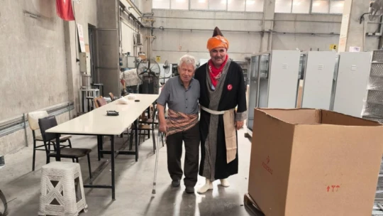 Sanayinin Necdet Amcası şed kuşandı