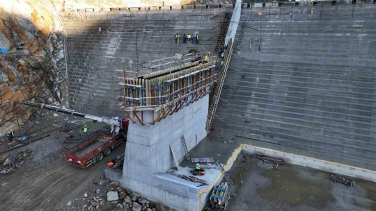 Sarıçay Barajı'nda çalışmalar hız kesmiyor
