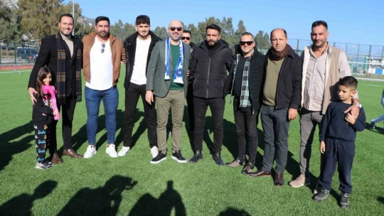 Sazlıspor, şampiyonluk kupasını Başkan Arıkan'ın elinden aldı