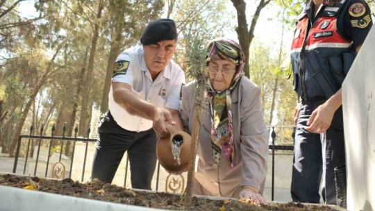 Şehit annesinin yürek burkan talebini Vali Canbolat yerine getirdi