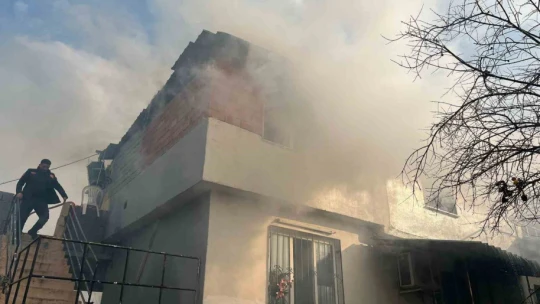Şehit babasının evi alevlere teslim oldu