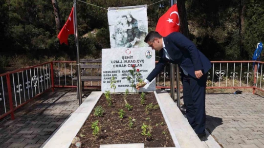 Şehit Uzman Çavuş Ceylan, mezarı başında anıldı