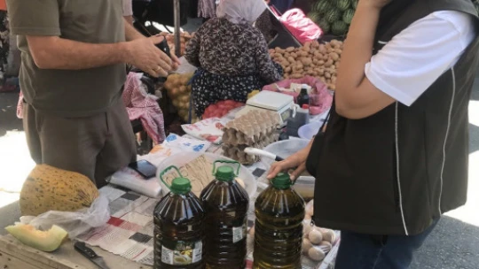 Semt pazarında gıda denetimi