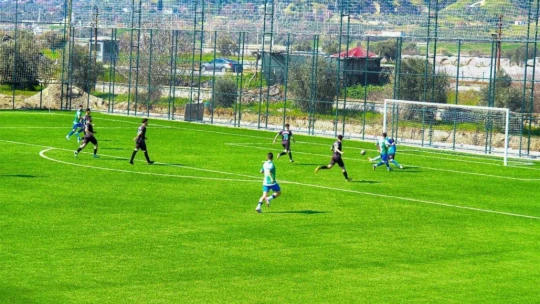 Serçeköy Futbol Sahası'nda ilk düdük çaldı