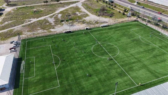 Serçeköy Futbol Sahası'nda ilk düdük çaldı