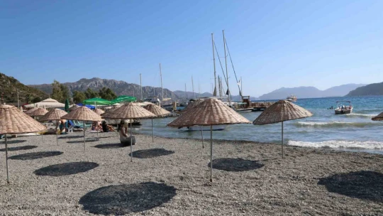 Sezon bitti, Marmaris Belediyesi plajları düzenlemeye başladı