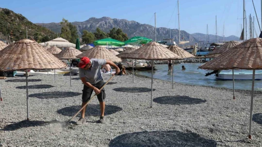Sezon bitti, Marmaris Belediyesi plajları düzenlemeye başladı