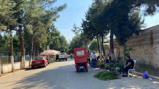 Sıcak hava, kabir ziyaretlerini de etkiledi