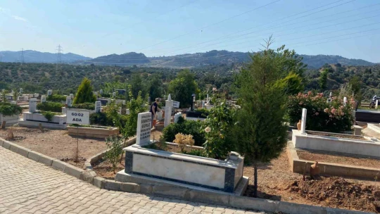 Sıcak hava, kabir ziyaretlerini de etkiledi