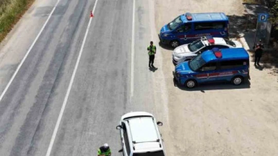 Sıcak Nokta uygulamasında 2 aranan şahıs yakalandı