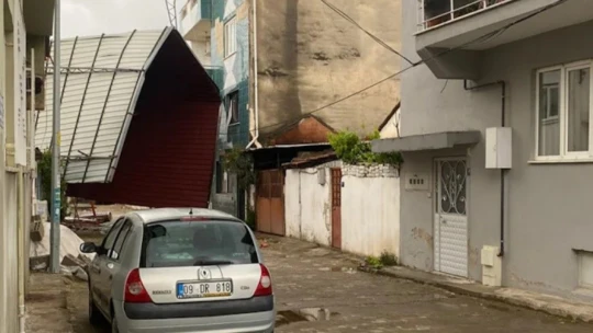 Şiddetli yağış ve fırtına Köşk'te de etkisini gösterdi