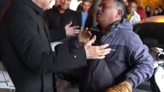 Simitçi harçlığı kimden alırsa ibreyi o yöne çeviriyor