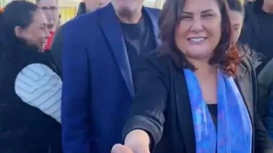 Simitçi harçlığı kimden alırsa ibreyi o yöne çeviriyor