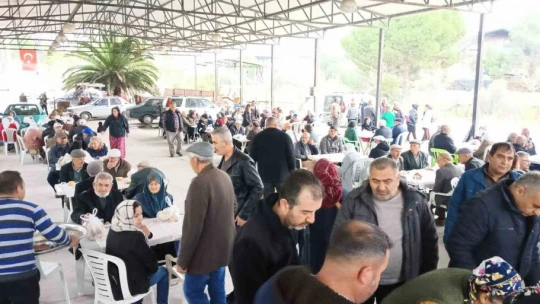 Şinasi öğretmen, 19 yıl görev yaptığı köyde unutulmadı
