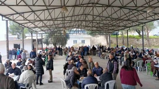 Şinasi öğretmen, 19 yıl görev yaptığı köyde unutulmadı