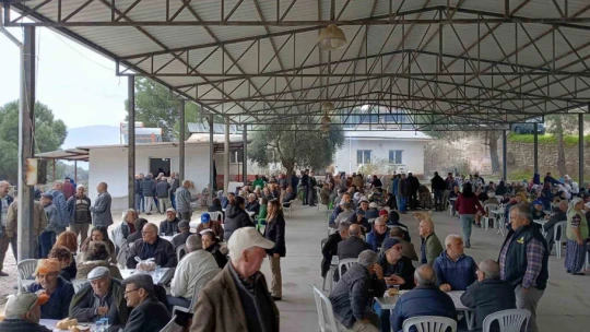 Şinasi öğretmen, 19 yıl görev yaptığı köyde unutulmadı