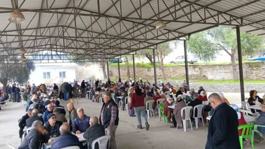 Şinasi öğretmen, 19 yıl görev yaptığı köyde unutulmadı