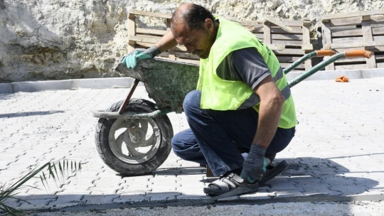 Soğucak Mahallesi'nde yol yenileme çalışmaları sürüyor