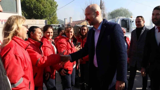 Söke Belediyesi işçilerinden Başkan Arıkan'a davul zurnalı karşılama