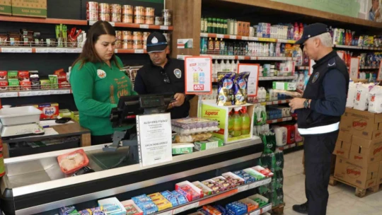 Söke Belediyesi zabıta ekiplerinden marketlerde denetim