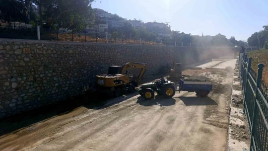 Söke Çayı'nda beklenen temizlik çalışmaları başladı