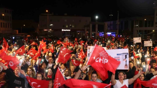 Söke'de Arıkan galibiyetini kutladı