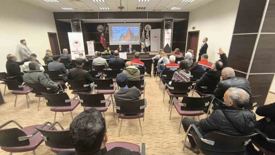 Söke'de defne yaprağı işleme sektör toplantısı yapıldı