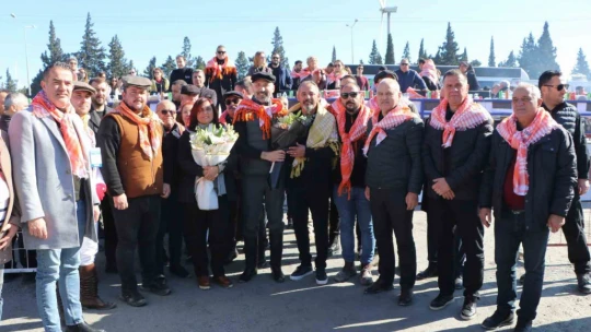 Söke'de Deve Güreşi Festivali renkli geçti