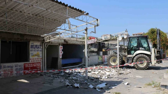 Söke'de eski otogar alanında söküm çalışması başladı