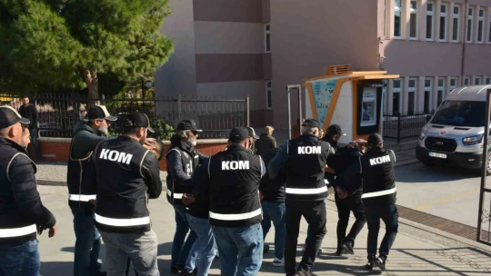 Söke'de göçmen kaçakçılığı operasyonu: 12 yakalama