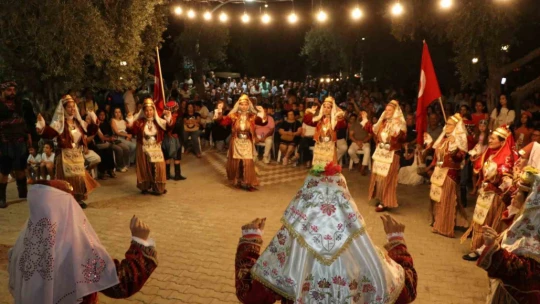 Söke'de Halk Dansları Buluşması renkli görüntülere sahne oldu