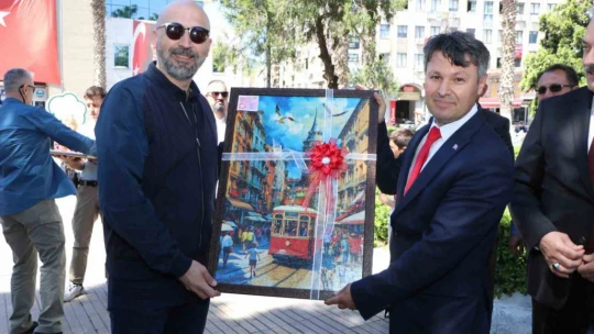 Söke'de minik yüreklerden 'Eksik Parçam Sensin' sergisi