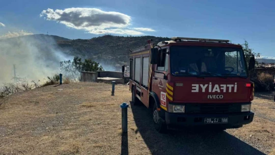 Söke'de otluk alanda çıkan yangın ahıra sıçradı