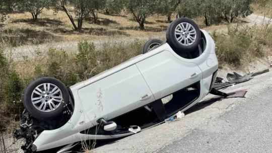 Söke'de otomobil şarampole devrildi: 3 yaralı