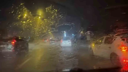 Söke'de sağanak yağış hayatı olumsuz etkiledi