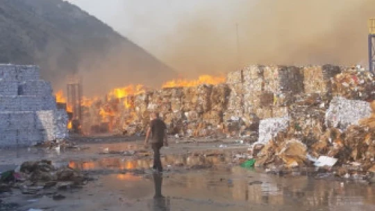 Söke'deki kağıt fabrikasında yangın