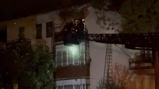 Söke'deki yangında üç kişi dumandan etkilendi