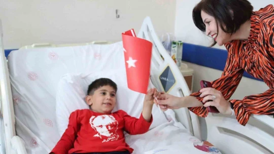 Söke Fehime Faik Kocagöz Devlet Hastanesi'nde çocuk servisinde 23 Nisan coşkusu