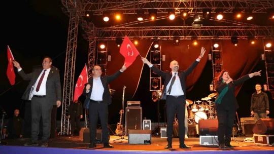 Söke Yeni Otogarı açılışında 'Duman' sahne aldı