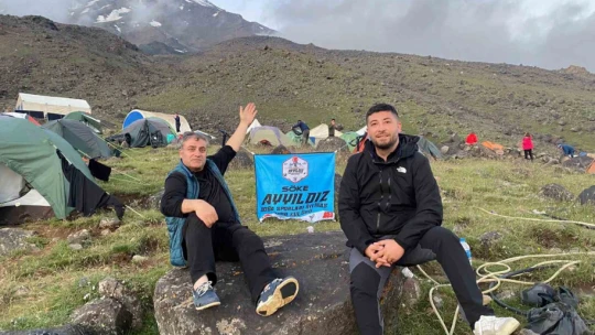 Sökeli dağcılar Ağrı Dağı'nın zirvesinde