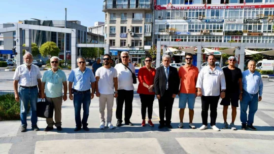Sökeli Gazeteciler 24 Temmuz nedeniyle çelenk sundu