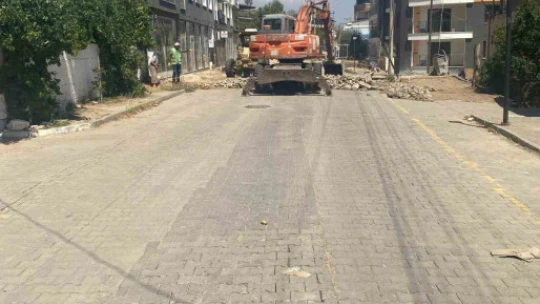 Sultanhisar'da 5 bin metrekarelik parke taşı çalışması sürüyor