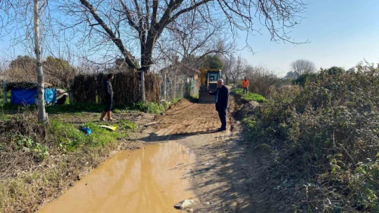 Sultanhisar'da bozulan yollar yeniden yapıyor