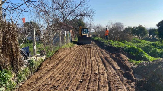 Sultanhisar'da bozulan yollar yeniden yapıyor